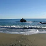 Nautilus Location Near Beaches Apartmán *