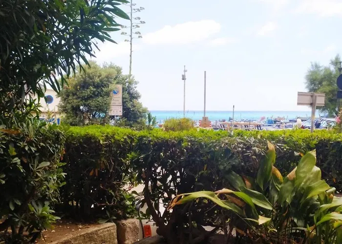 Nautilus Location Near Beaches 아파트